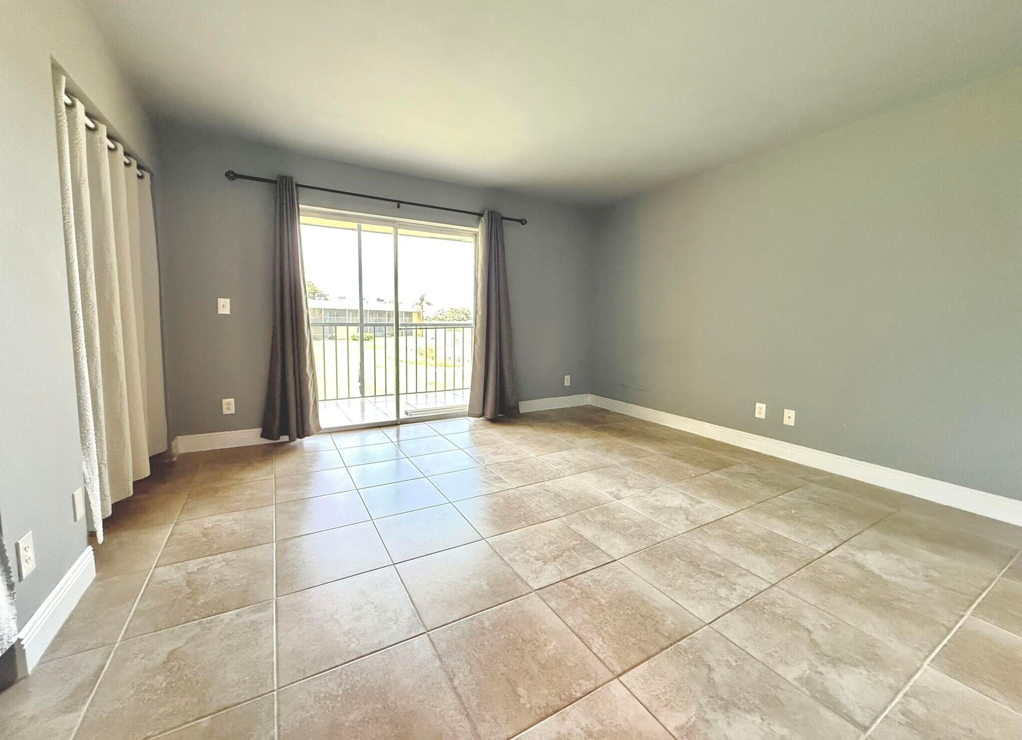 Building Photo - 1625 Meadows Cir W