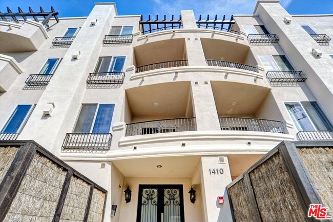 Building Photo - 1410 N Curson Ave