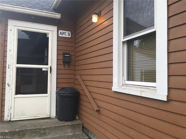 Building Photo - 95 Brittain Rd