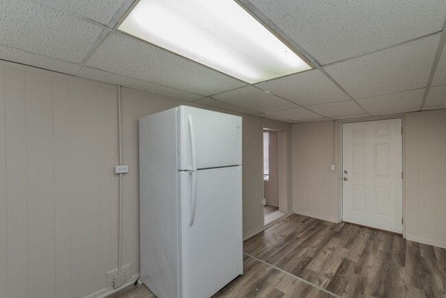 Building Photo - Updated 1 bed/1 bath apartment, great loca...