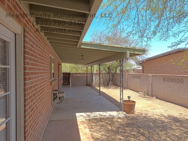 Building Photo - Spacious 3-Bedroom, 2-Bathroom Home Near U of A and Banner Health