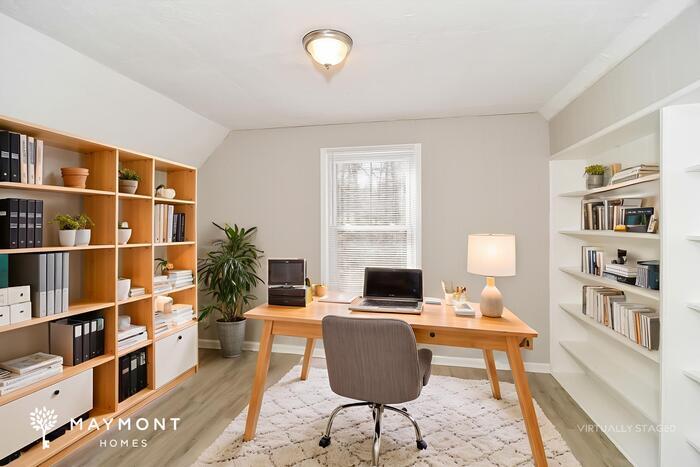 Building Photo - 2044 Dinsmore Rd