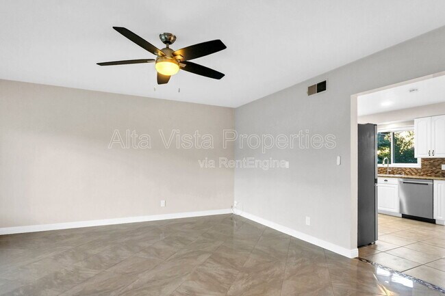Building Photo - 120 Green Ave