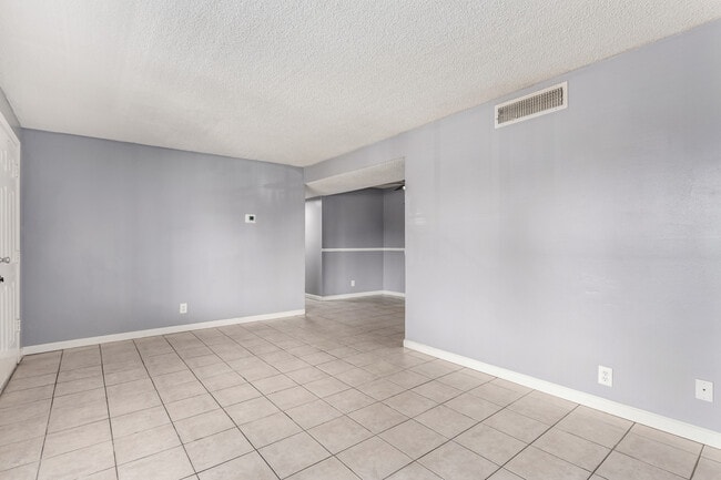 Building Photo - 2413 W Hazelwood St