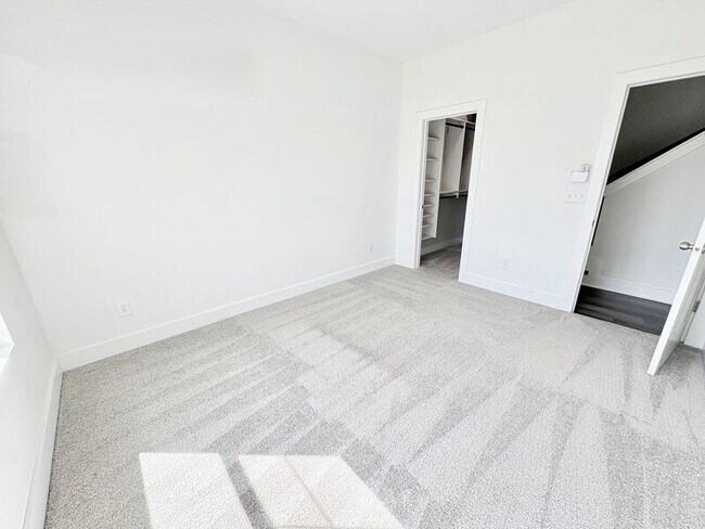 Building Photo - 211 Crooked Cedar Way