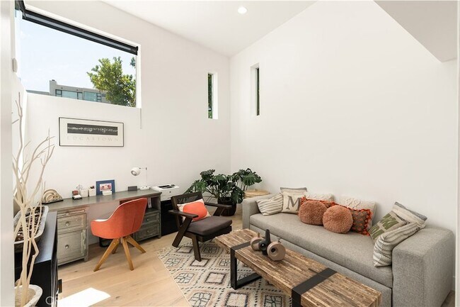 Building Photo - 3230 Tyrol Dr