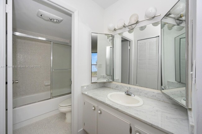 Building Photo - 1300 NE Miami Gardens Dr