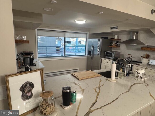 Building Photo - 7 N Christopher Columbus Blvd