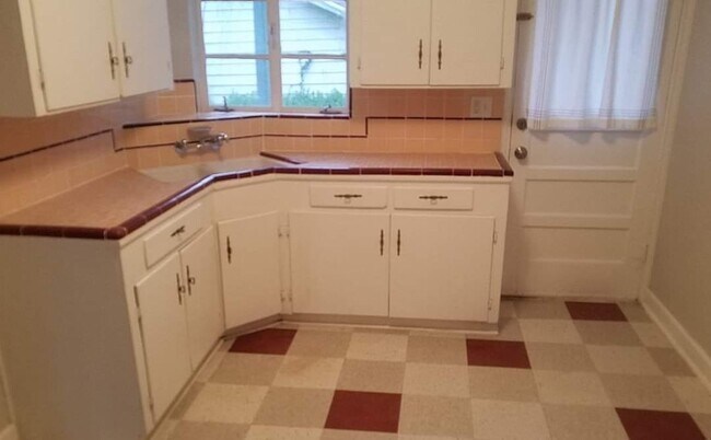 Building Photo - 1528 Steves Ave