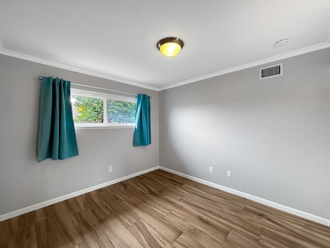 Building Photo - Beautiful 4BD/2BA House in Bay Ho W/ A/C, ...