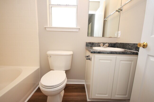 Building Photo - 3BR/2BA Southwest Pensacola Home with 1-Car Garage, Garden Tub Primary Suite & Convenient Access ...