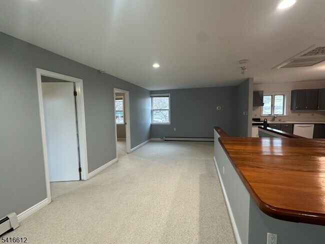 Building Photo - 18 Montrose Ave