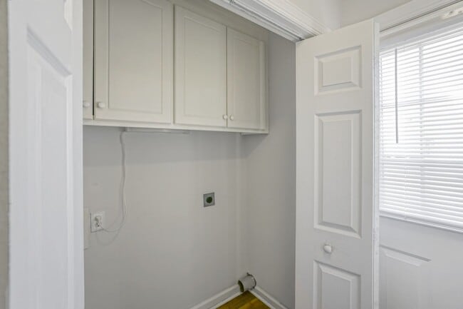 Building Photo - 3418 Pear Tree Court Unit B