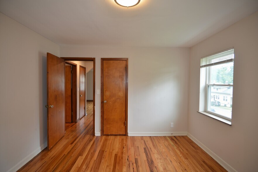 Building Photo - 6834 Park Ave