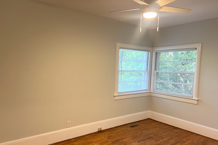 Building Photo - 2309 Camellia Dr