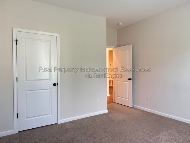 Building Photo - 101 Brody Pne Wy