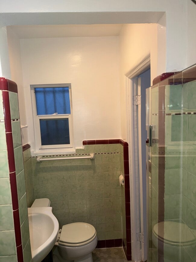 Building Photo - 1267 S Dunsmuir Ave