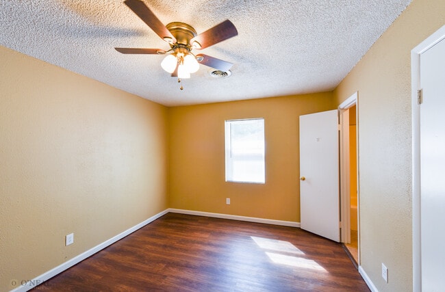 Building Photo - 102 Circle A S