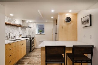 Building Photo - R0441