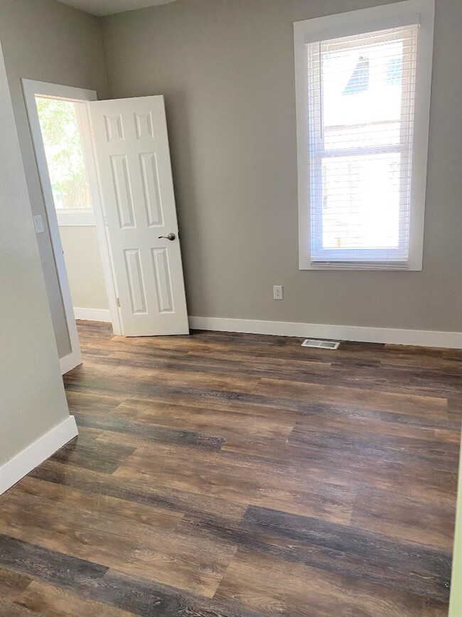 Building Photo - 618 W Pikes Peak Ave