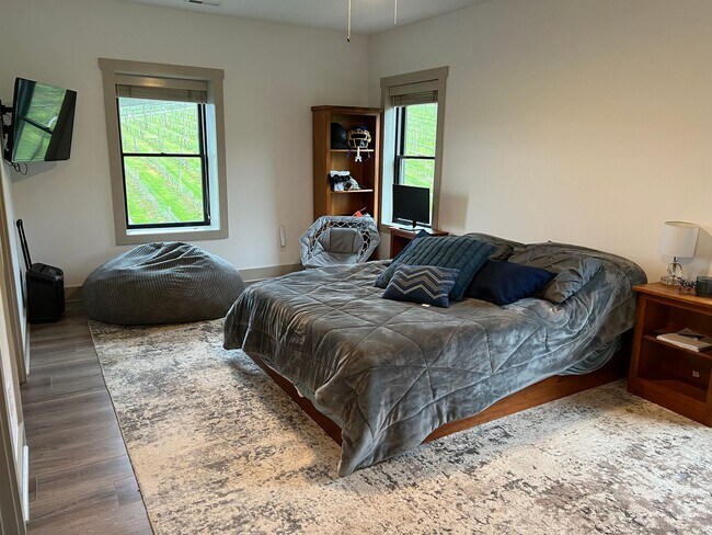 Building Photo - Home on Beautiful Farm and Vineyard Minutes From Town Of Blacksburg