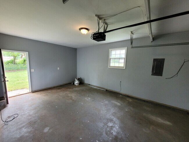 Building Photo - Huntsville