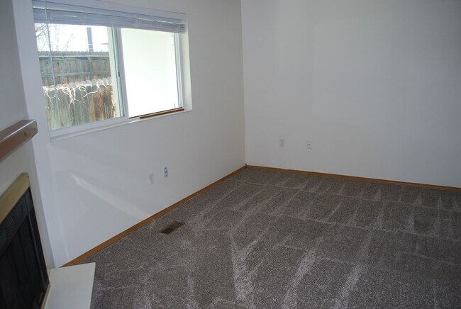 Building Photo - 1716 S Eagleson Rd