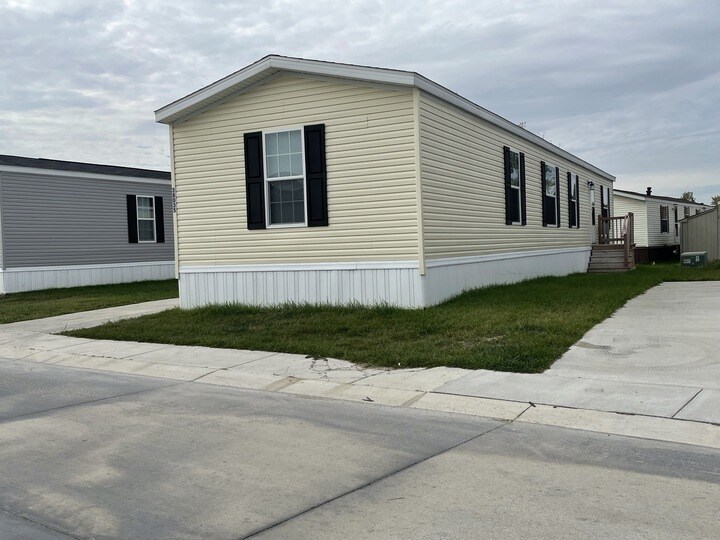 Building Photo - 38035 Leverette Ave