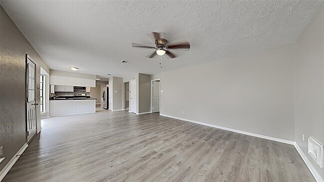 Building Photo - 3322 Whispering Way Dr