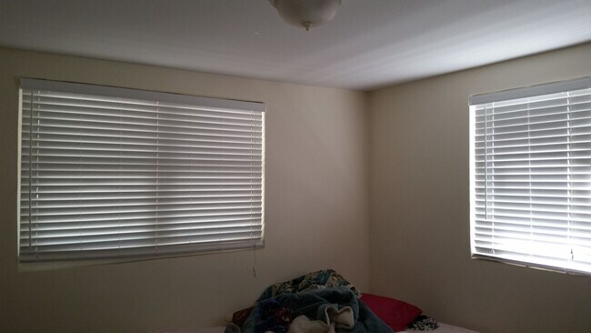 Building Photo - 414 E Park Ave