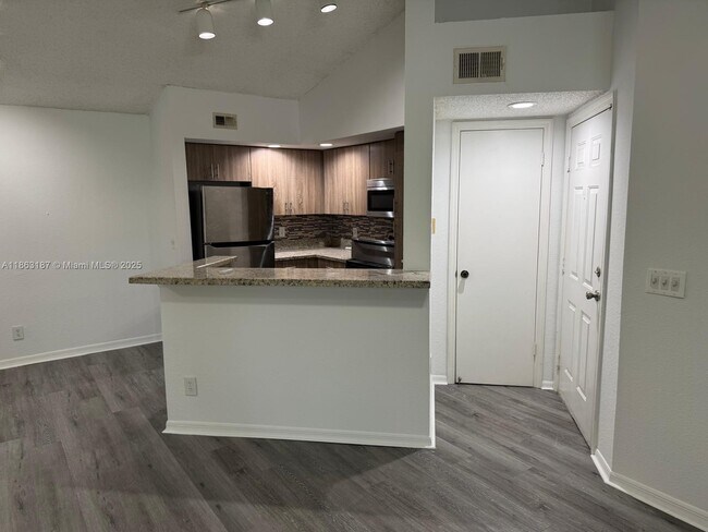 Primary Photo - 12510 Vista Isles Dr