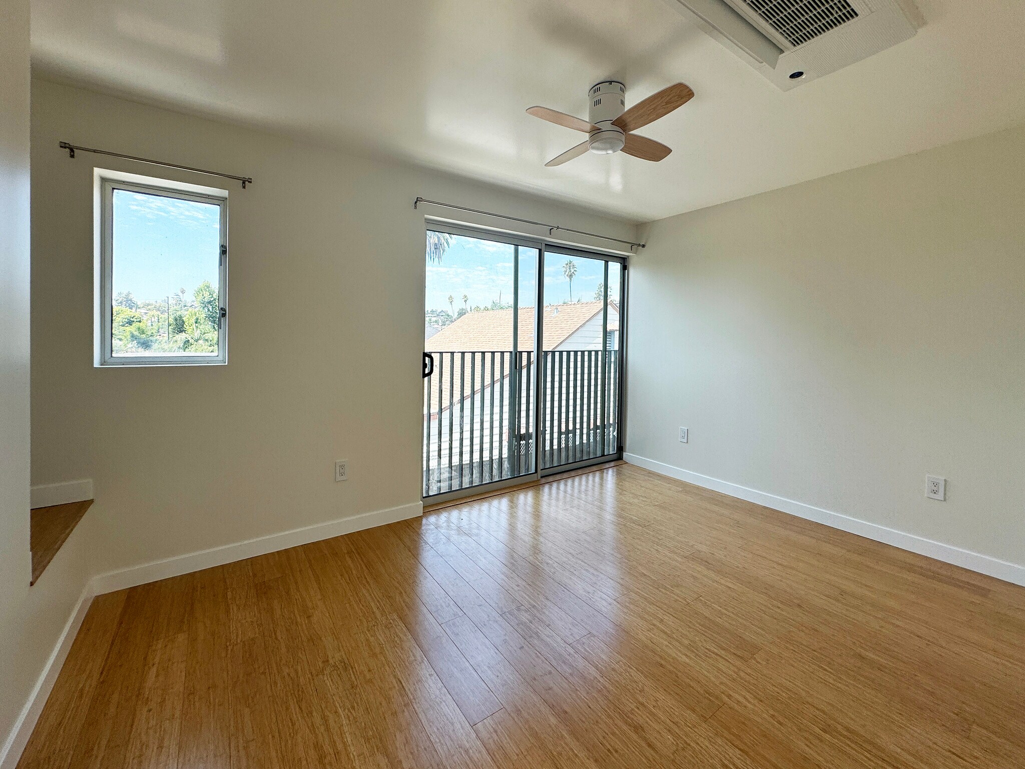 Building Photo - 5644 Aldama St