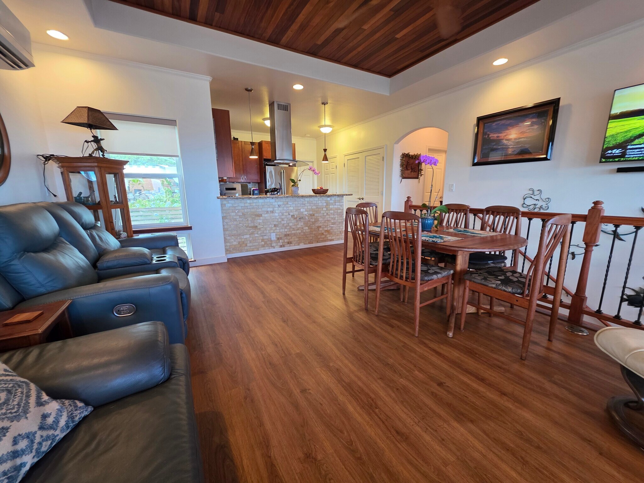 Building Photo - 1367 Kakae Pl