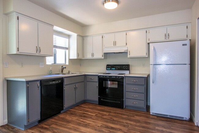 Building Photo - Butte Haven Townhome
