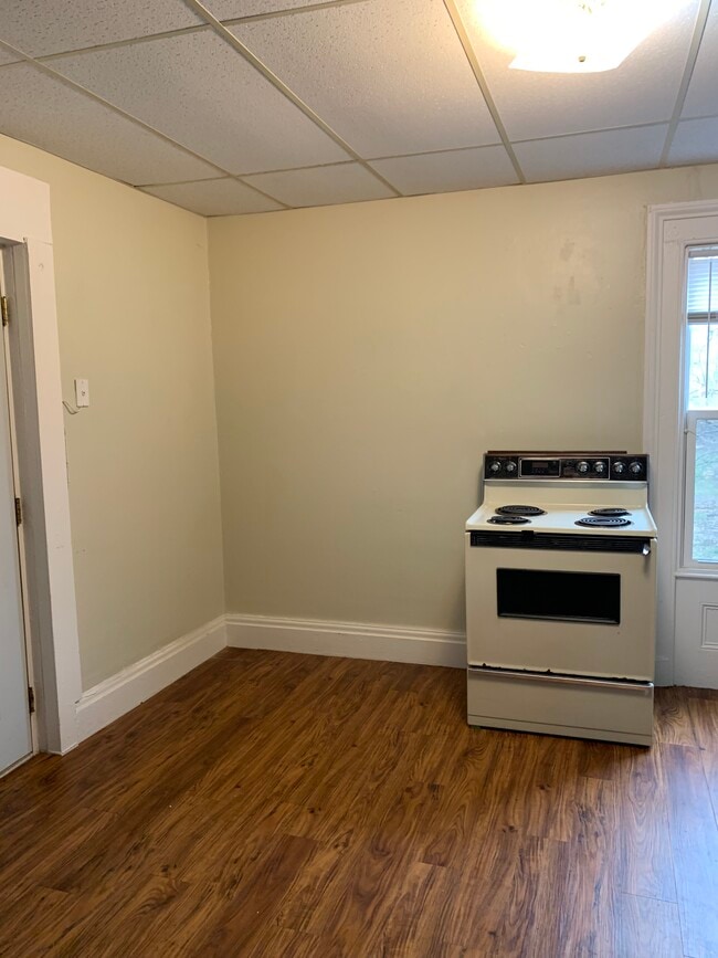 Building Photo - 617 7th Ave