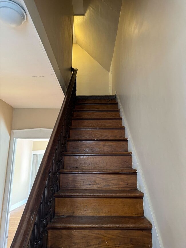 Building Photo - Three- Four Bedroom Home - Heat included!