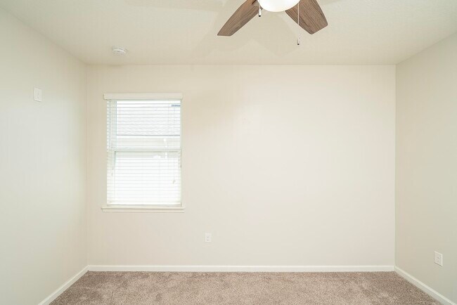 Building Photo - 494 Aventurine Ave