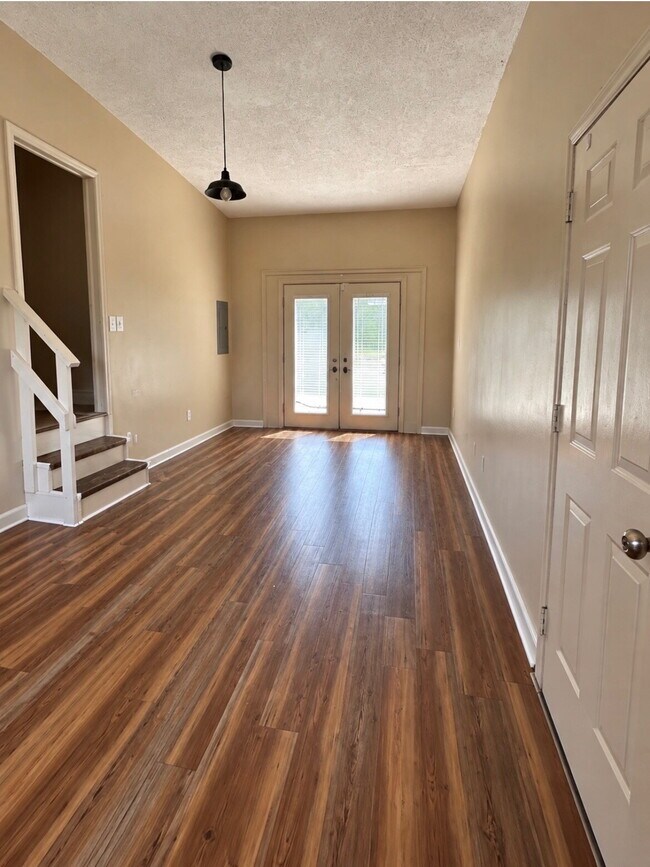 Building Photo - "Charming 3-Bed Home in Clarksville – Cozy Living with 1.5 Baths at 512 Appleton!"