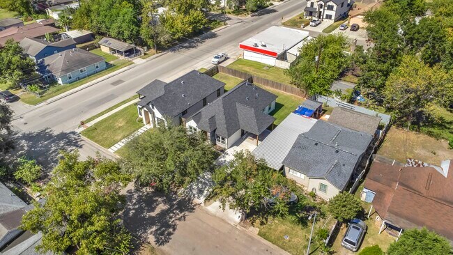 Building Photo - 1809 13th St
