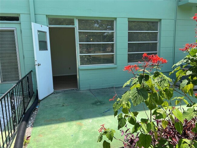 Building Photo - 2042 Australia Way W