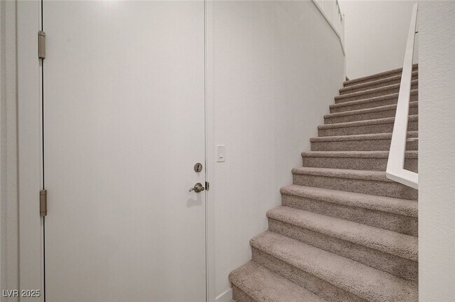 Building Photo - 2537 Monolith St