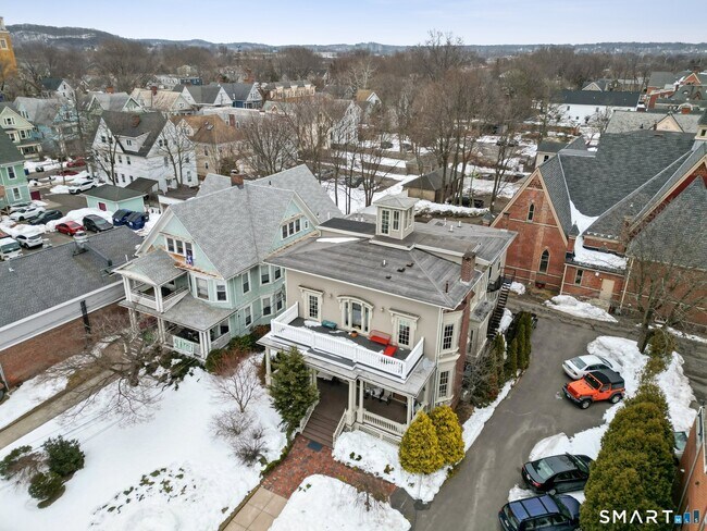 Building Photo - 591 Orange St