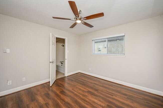 Building Photo - 414 Fox Briar Ln