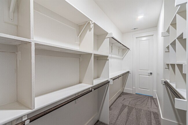 Building Photo - 4878 Limousine Ln