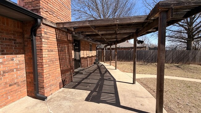 Building Photo - 209 E Cammack St