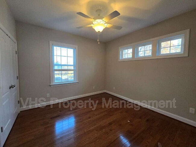 Building Photo - 2400 Lakeview Pkwy