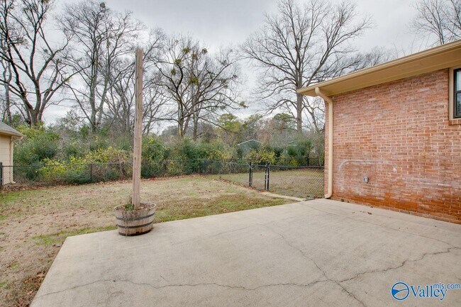 Building Photo - 814 Cleermont Dr SE