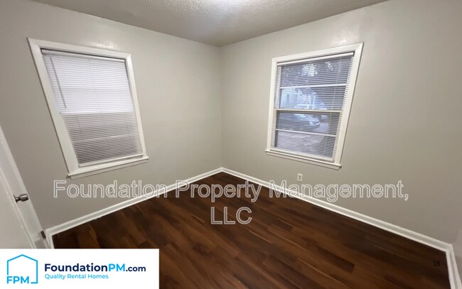 Building Photo - 2292 Redwood Ave