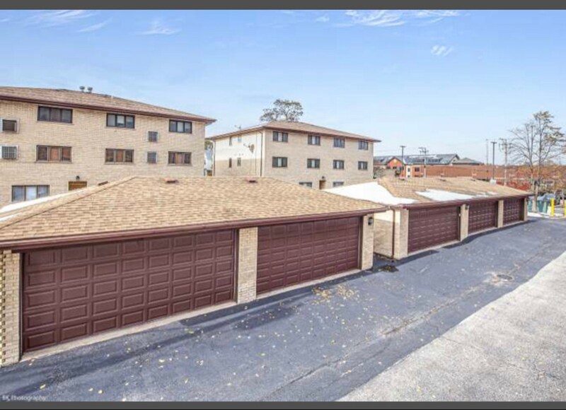 Building Photo - 9535 S 53rd Ave