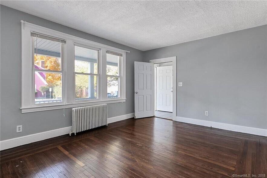 Building Photo - 107 Davis st